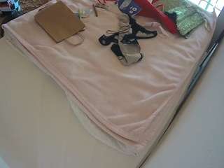 voyeurcam-julmodels-whitebed-1