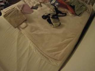 voyeurcam-julmodels-whitebed-1