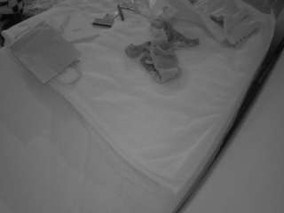 voyeurcam-julmodels-whitebed-1