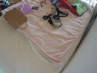 voyeurcam-julmodels-whitebed-1