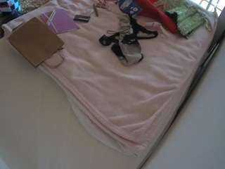 voyeurcam-julmodels-whitebed-1