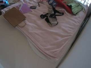 voyeurcam-julmodels-whitebed-1