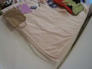 voyeurcam-julmodels-whitebed-1