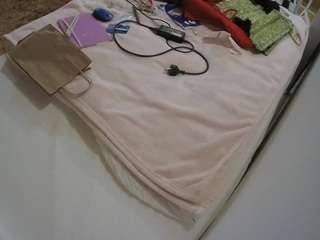 voyeurcam-julmodels-whitebed-1