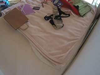 voyeurcam-julmodels-whitebed-1