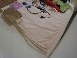 voyeurcam-julmodels-whitebed-1