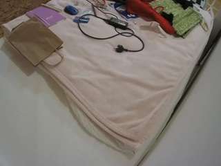 voyeurcam-julmodels-whitebed-1