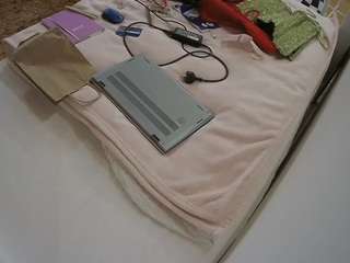 voyeurcam-julmodels-whitebed-1