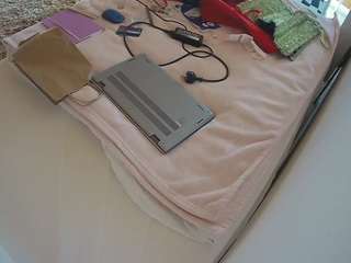 voyeurcam-julmodels-whitebed-1