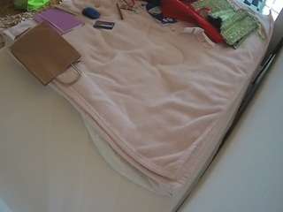 voyeurcam-julmodels-whitebed-1