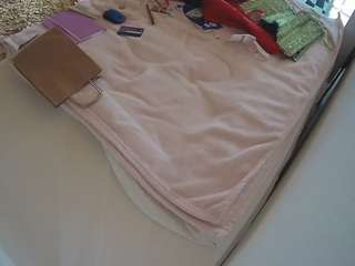 voyeurcam-julmodels-whitebed-1