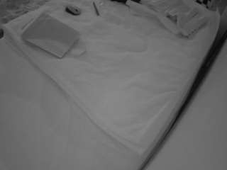 voyeurcam-julmodels-whitebed-1 camsoda