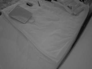 voyeurcam-julmodels-whitebed-1 camsoda