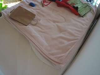 voyeurcam-julmodels-whitebed-1 camsoda
