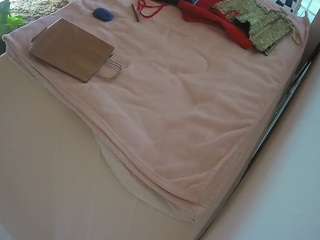 voyeurcam-julmodels-whitebed-1 camsoda