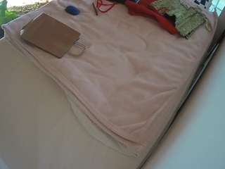 voyeurcam-julmodels-whitebed-1 camsoda
