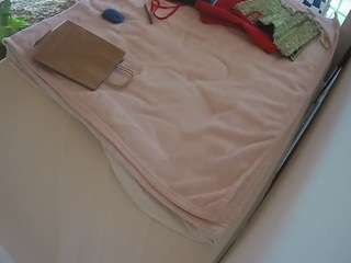 voyeurcam-julmodels-whitebed-1 camsoda