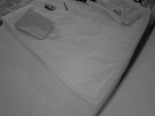 voyeurcam-julmodels-whitebed-1 camsoda