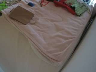 voyeurcam-julmodels-whitebed-1