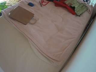 voyeurcam-julmodels-whitebed-1