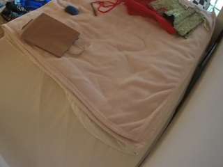 voyeurcam-julmodels-whitebed-1