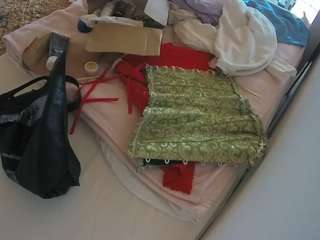 voyeurcam-julmodels-whitebed-1