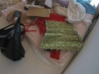 voyeurcam-julmodels-whitebed-1