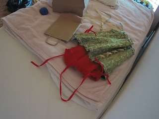 voyeurcam-julmodels-whitebed-1