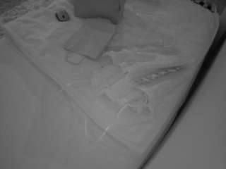 voyeurcam-julmodels-whitebed-1