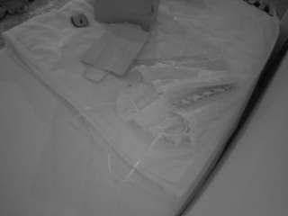 voyeurcam-julmodels-whitebed-1 camsoda