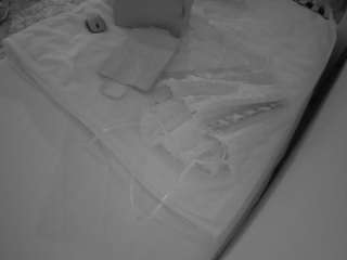 voyeurcam-julmodels-whitebed-1 camsoda