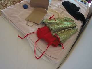 voyeurcam-julmodels-whitebed-1