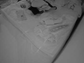 voyeurcam-julmodels-whitebed-1 camsoda