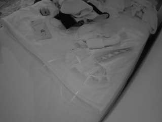 voyeurcam-julmodels-whitebed-1 camsoda