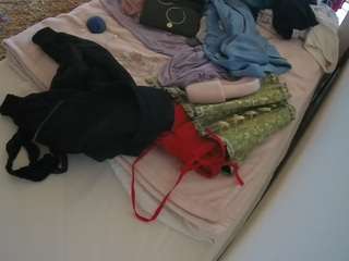 voyeurcam-julmodels-whitebed-1 camsoda