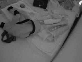 voyeurcam-julmodels-whitebed-1 camsoda