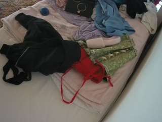 voyeurcam-julmodels-whitebed-1 camsoda