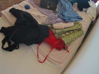 voyeurcam-julmodels-whitebed-1 camsoda