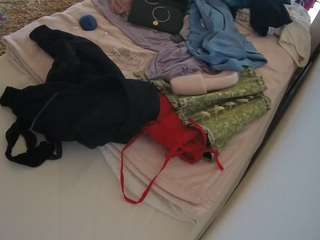 voyeurcam-julmodels-whitebed-1 camsoda