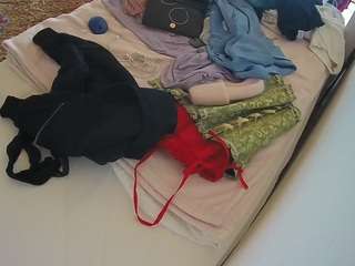 voyeurcam-julmodels-whitebed-1 webcam model