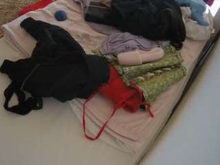 voyeurcam-julmodels-whitebed-1 - Live HD Webcam