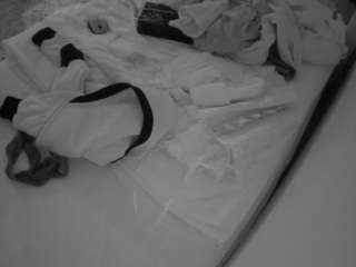voyeurcam-julmodels-whitebed-1