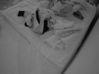 voyeurcam-julmodels-whitebed-1