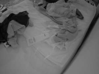 voyeurcam-julmodels-whitebed-1