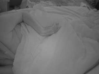 voyeurcam-julmodels-whitebed-1 webcam model