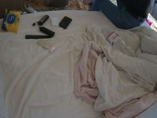 voyeurcam-julmodels-whitebed-1 webcam model