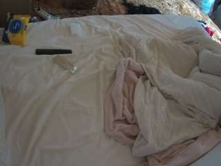 voyeurcam-julmodels-whitebed-1 webcam model