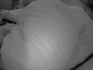 voyeurcam-julmodels-whitebed-1