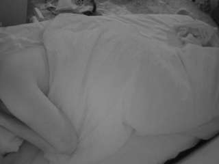 voyeurcam-julmodels-whitebed-1 webcam