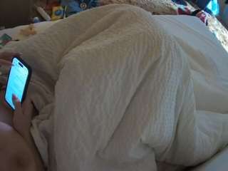 voyeurcam-julmodels-whitebed-1